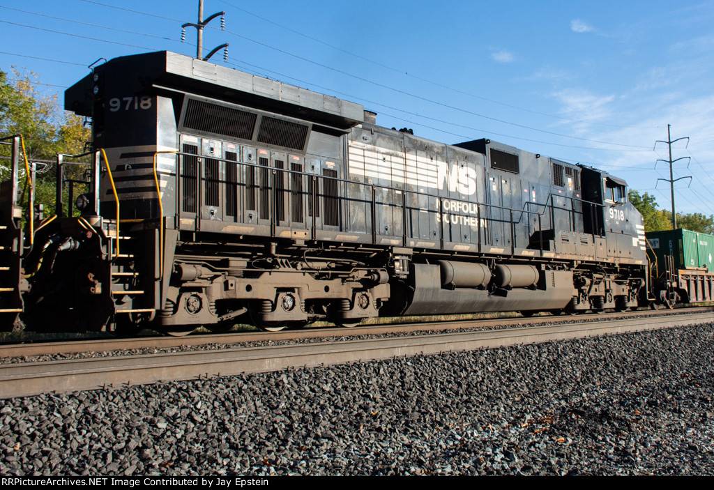 NS 9718 trails on 25G at Wyomissing